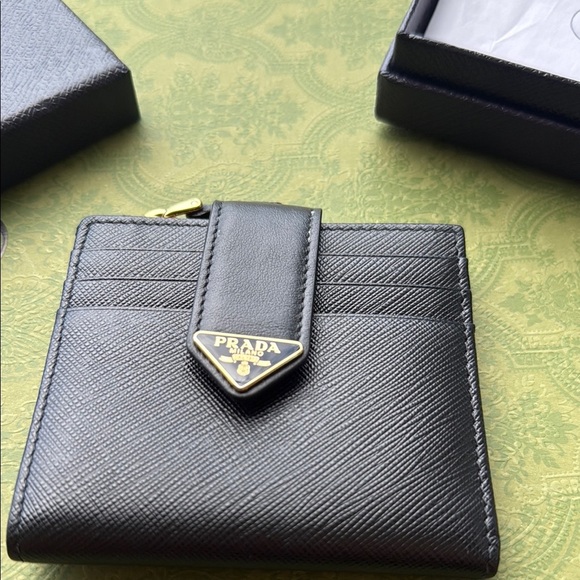 Prada Black and White Gift Box - Picture 2 of 4